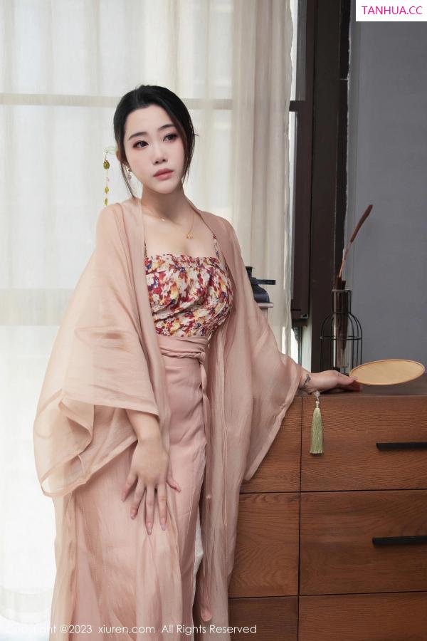   [XiuRen]高清写真图 2023.03.23 No.6457 严利娅Yuliya 汉服美臀第8张图片
